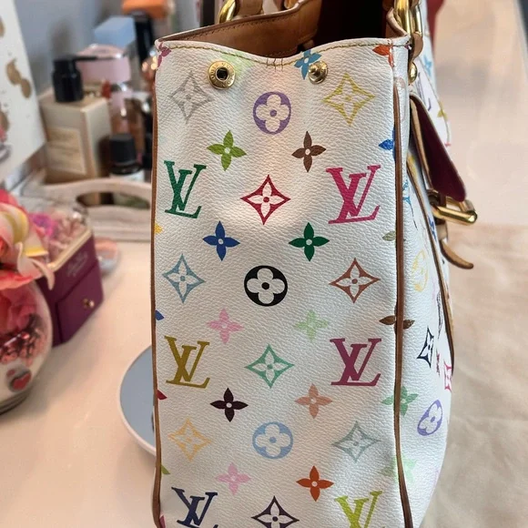 Louis Vuitton - Picture 4 of 17